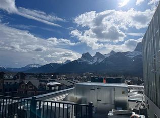 825 W 8th St #201, Canmore, AB T1W2B7