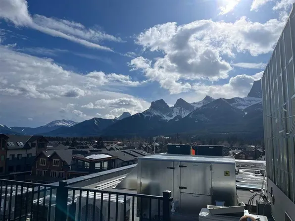 825 W 8th St #201, Canmore, AB T1W 2B7