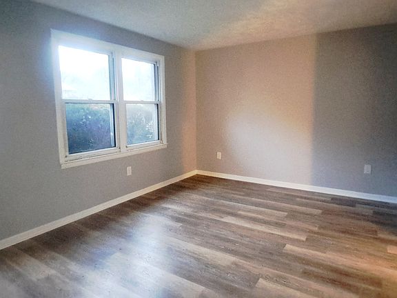 5th image of 384 Stark Ave