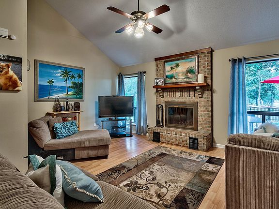 4th image of 1128 Pin Oak Cir #1128