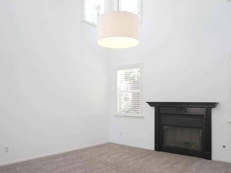 1050 White Alder Ave — Photo 11