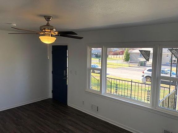 3rd image of 805 Foxcroft Ct