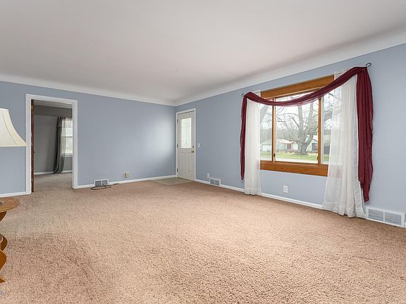 5th image of 168 Moffett Ave