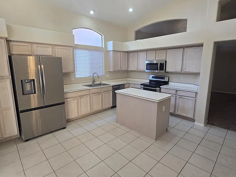 8362 W Melinda Ln — Photo 10