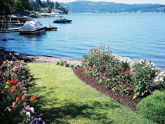 2nd image of 929 E Lake Sammamish Shore Ln SE