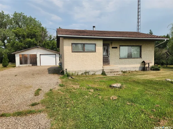 215 Menzies Street, North Portal, SK S0C 1W0