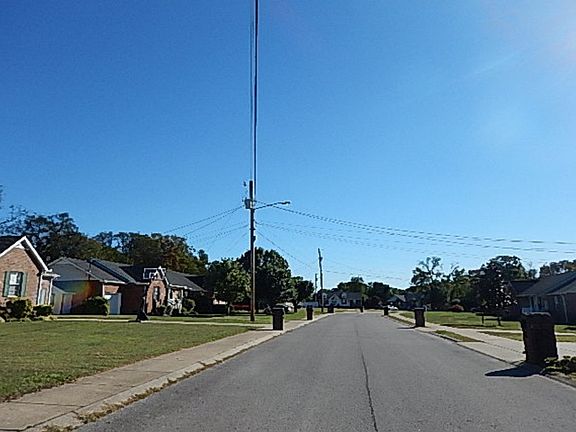 4th image of 1205 Bolton Dr