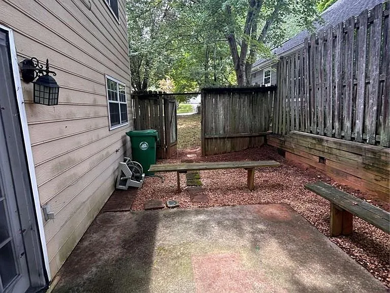 1089 Ashbury Dr — Photo 13