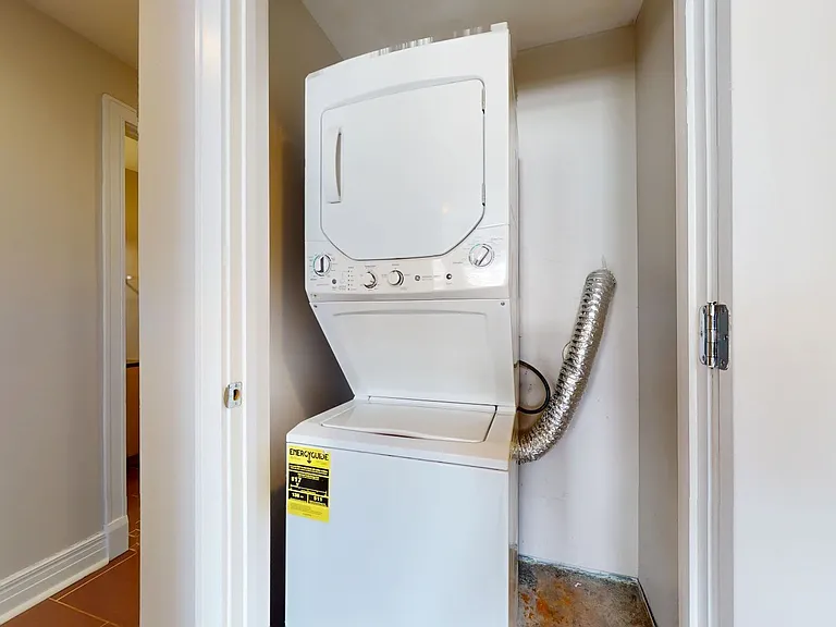 Melrose Apartments — Photo 19