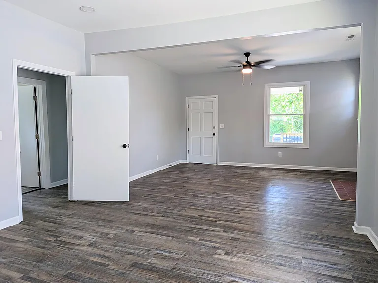 1004 S Beech St — Photo 14