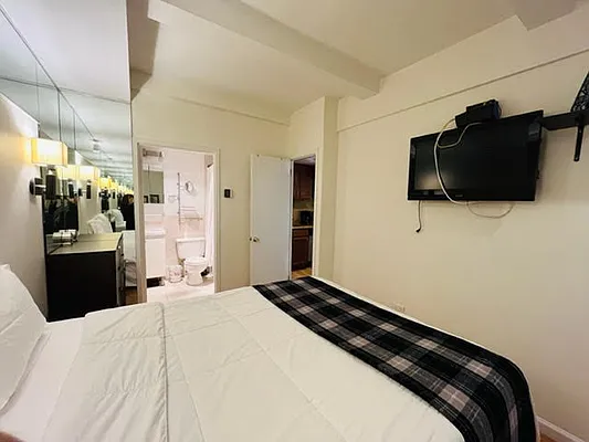 Rented by Manhattan Management Group | media 7