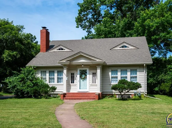 1045 SW Wayne Ave, Topeka, KS 66604