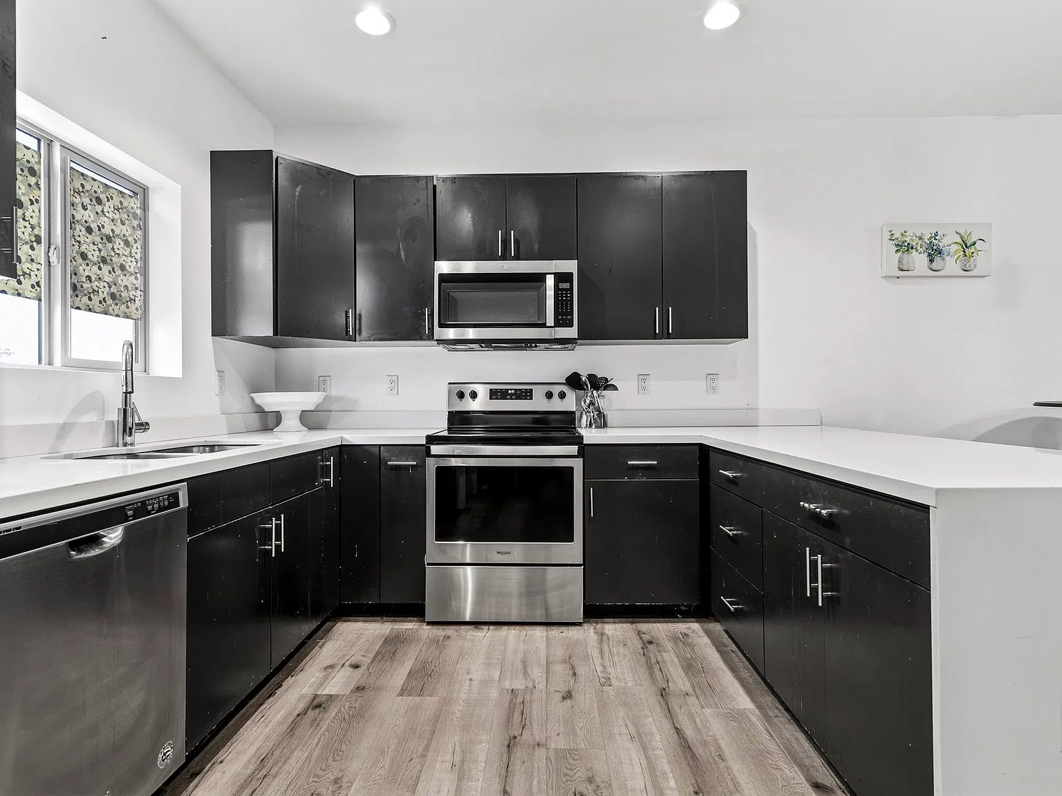 2 bed, 903 sqft, $2,200 — Photo 1