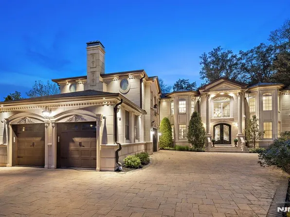 56 Lilac Ln, Paramus, NJ 07652