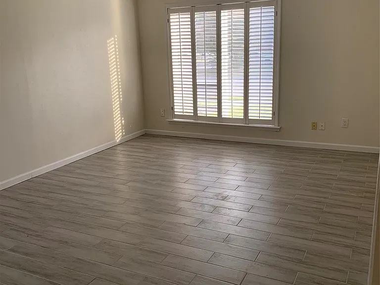 2211 Montclair Dr — Photo 2
