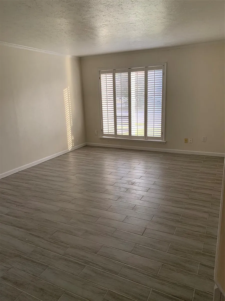 Building Photo - 2211 Montclair Dr
