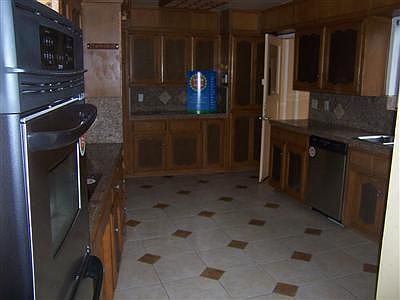 4th image of 948 Markham Ct