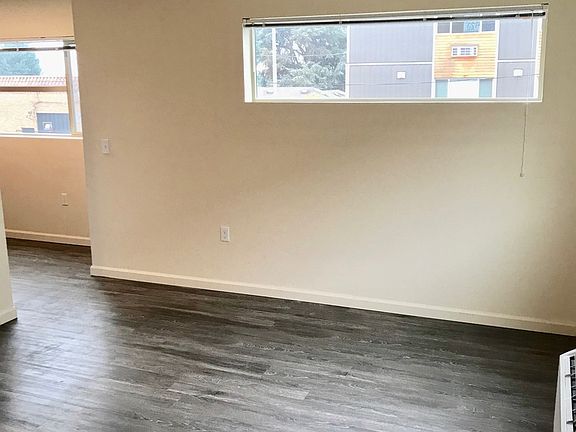 5th image of 410 NE Dekum St #201