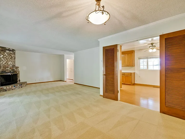 130 S Avalon Dr — Photo 17