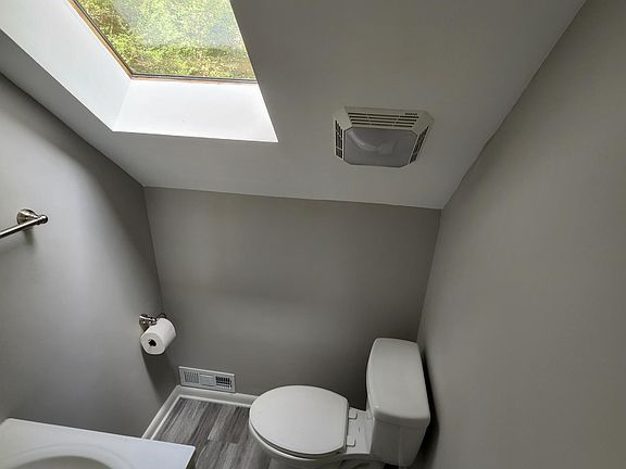 2nd image of 32865 Spruce Ct