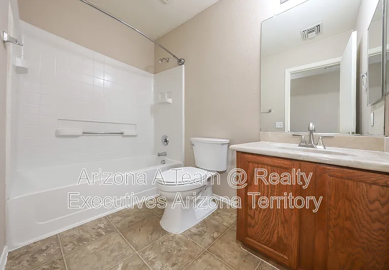 2416 W Chris Oliver Way — Photo 20