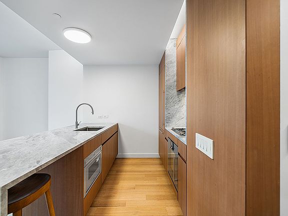 4th image of 611 W 56th St #6F