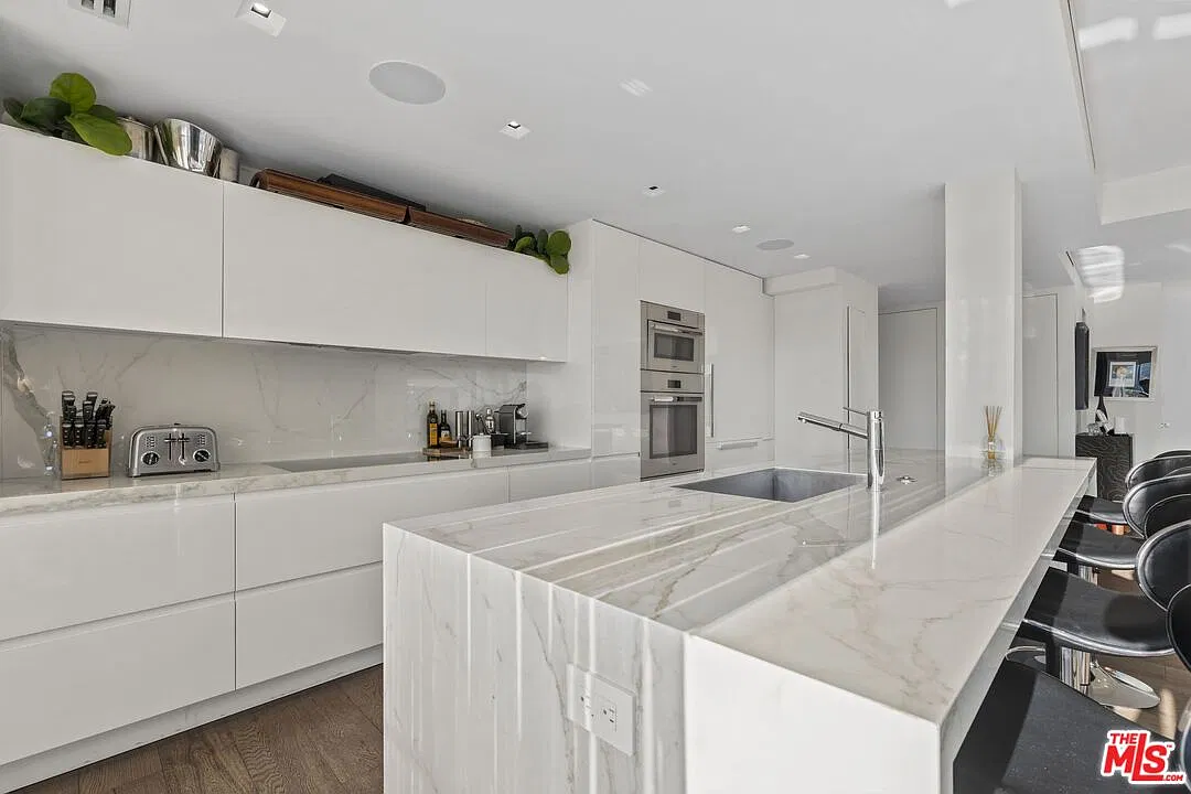 2 bed, 2.0 bath, 1478 sqft, $9,500 — Photo 3