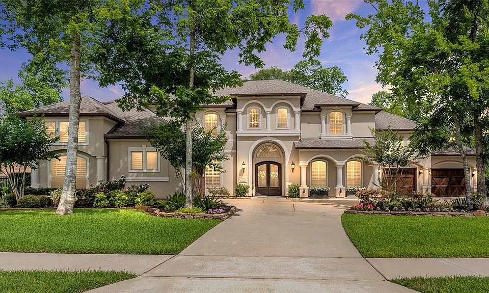 1st image of 19 Lake Como Dr
