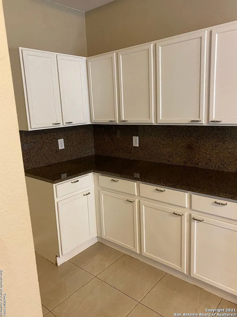 Beautiful two story three bedroom 2 1/2 bath — Photo 4