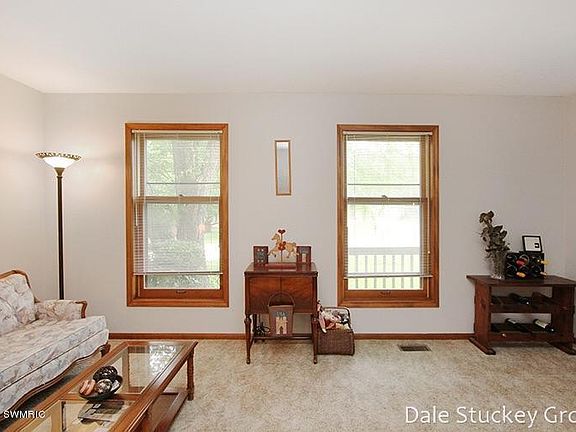 3rd image of 1963 Glenvale Dr SW