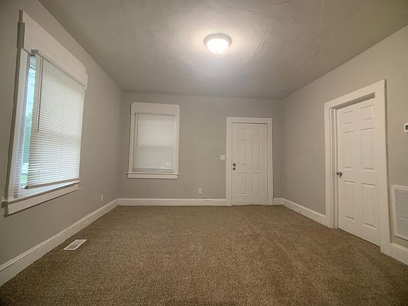 3rd image of 2982 Millstone Dr