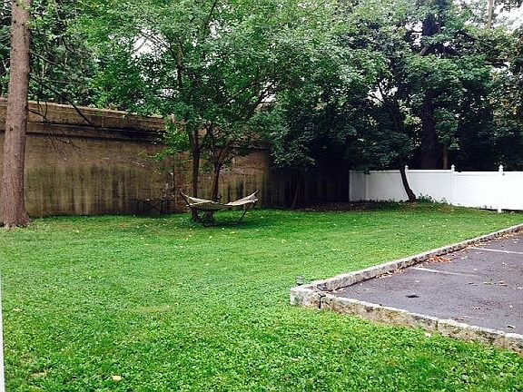 2nd image of 538 Argyle Ave #1