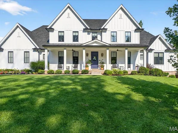 1737 Folkstone Dr, Saint Louis, MO 63131