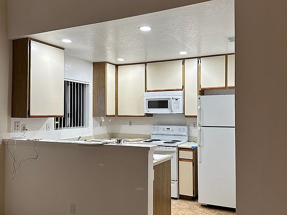 4th image of 11341 Avenida De Los Lobos APT D