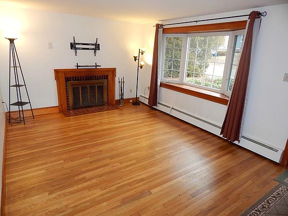 5th image of 19 Oakhill Dr