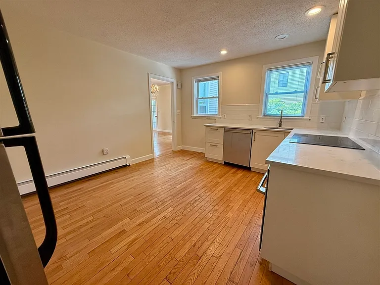 40 Chestnut St #1 — Photo 9