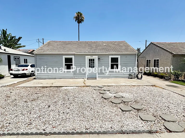920 Western Ave — Photo 1