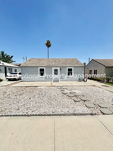 920 Western Ave Photo 1