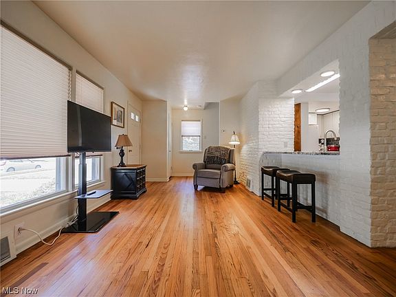 5th image of 30633 Crescent Dr