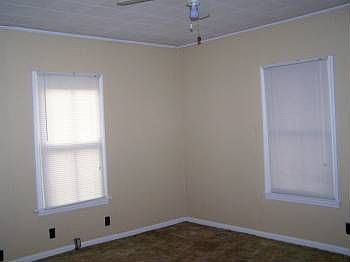 5th image of 105 N Poplar St