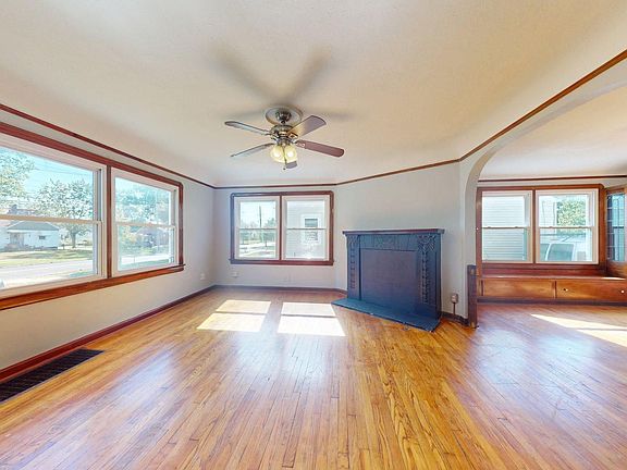 3rd image of 4062 W 140th St