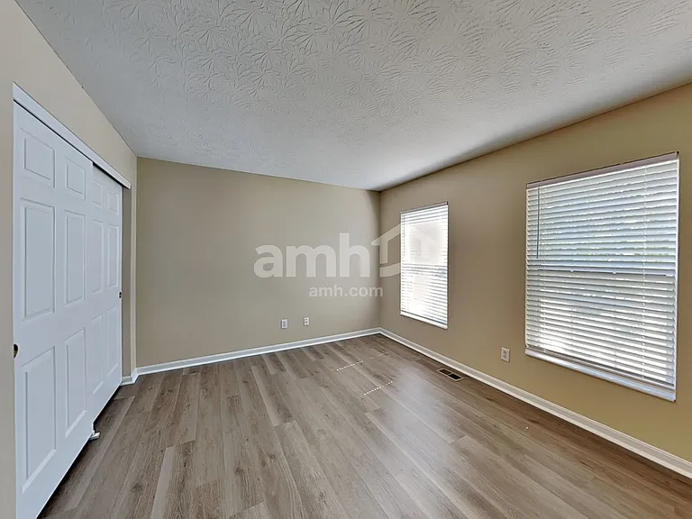 725 Kent Cir — Photo 14