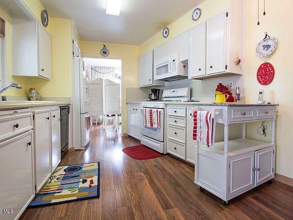 5th image of 14 Irena Ave #122
