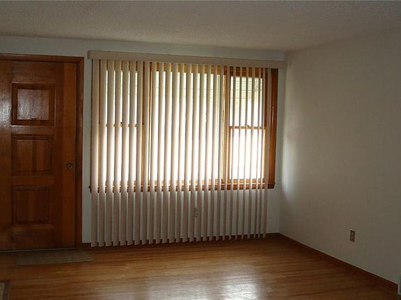 3rd image of 174 Mayfield Ave