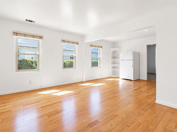 3rd image of 369 Lemon St