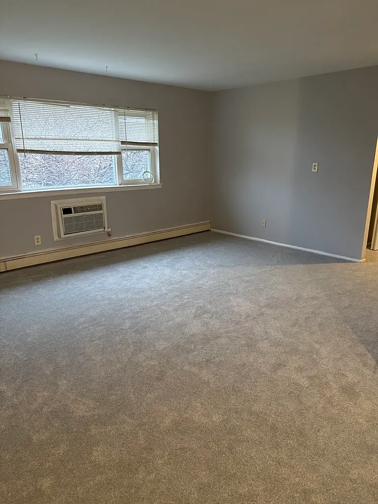1 bed, 650 sqft, $2,100 — Photo 2