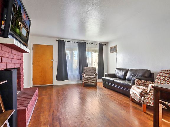 5th image of 832 Woodrow St