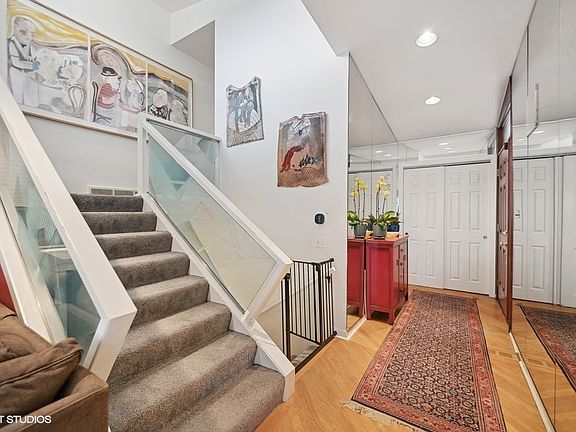 3rd image of 951 Forestway Dr