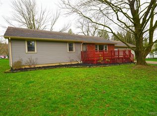 7289 Hickory Dr, Hamburg, NY 14075