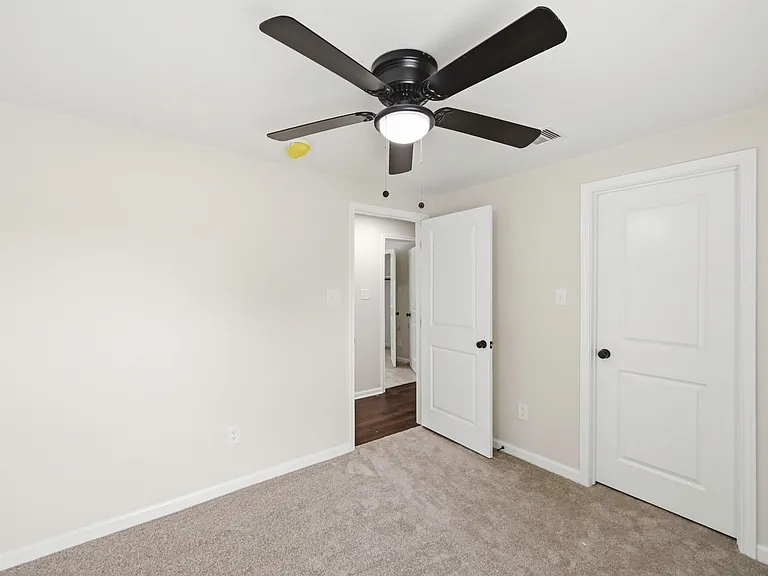 7946 Fowlie St — Photo 21